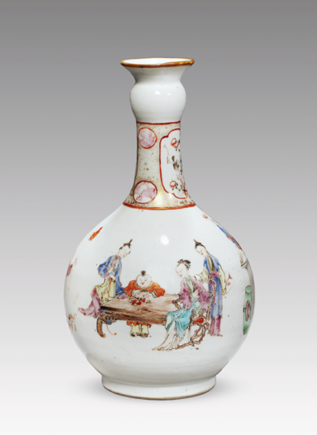 “外銷瓷”是指我國生產(chǎn)的，專門銷往國外的瓷器，清代“一口通商”時期，中國瓷器遠銷歐美，對歐美人民生活影響深遠。這一時期輸出的瓷器種類眾多，有粉彩、廣彩、青花、五彩等，器物造型及紋飾圖案既保留了中國制瓷藝術(shù)的傳統(tǒng)特征，又汲取了歐美的藝術(shù)精華，從而燒制出了大量精美的瓷器。圖為清雍正廣彩人物紋長頸瓶。（來源：廣州十三行博物館）